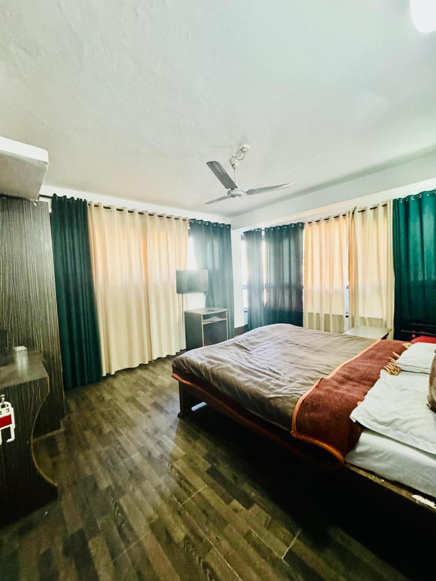 Olive Ventures, Royal Inn, Ritz Srīnagar Exterior foto