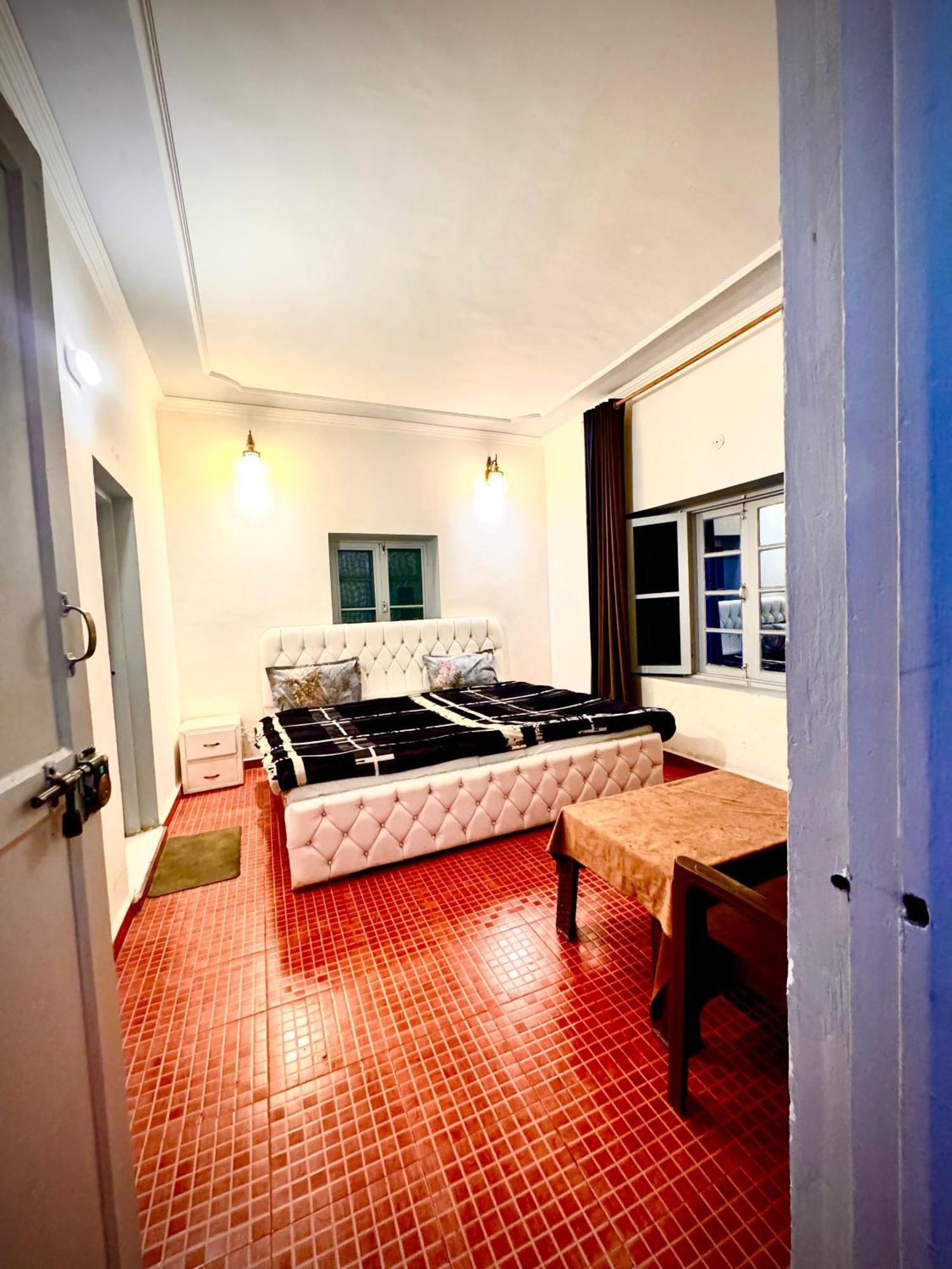 Olive Ventures, Royal Inn, Ritz Srīnagar Exterior foto