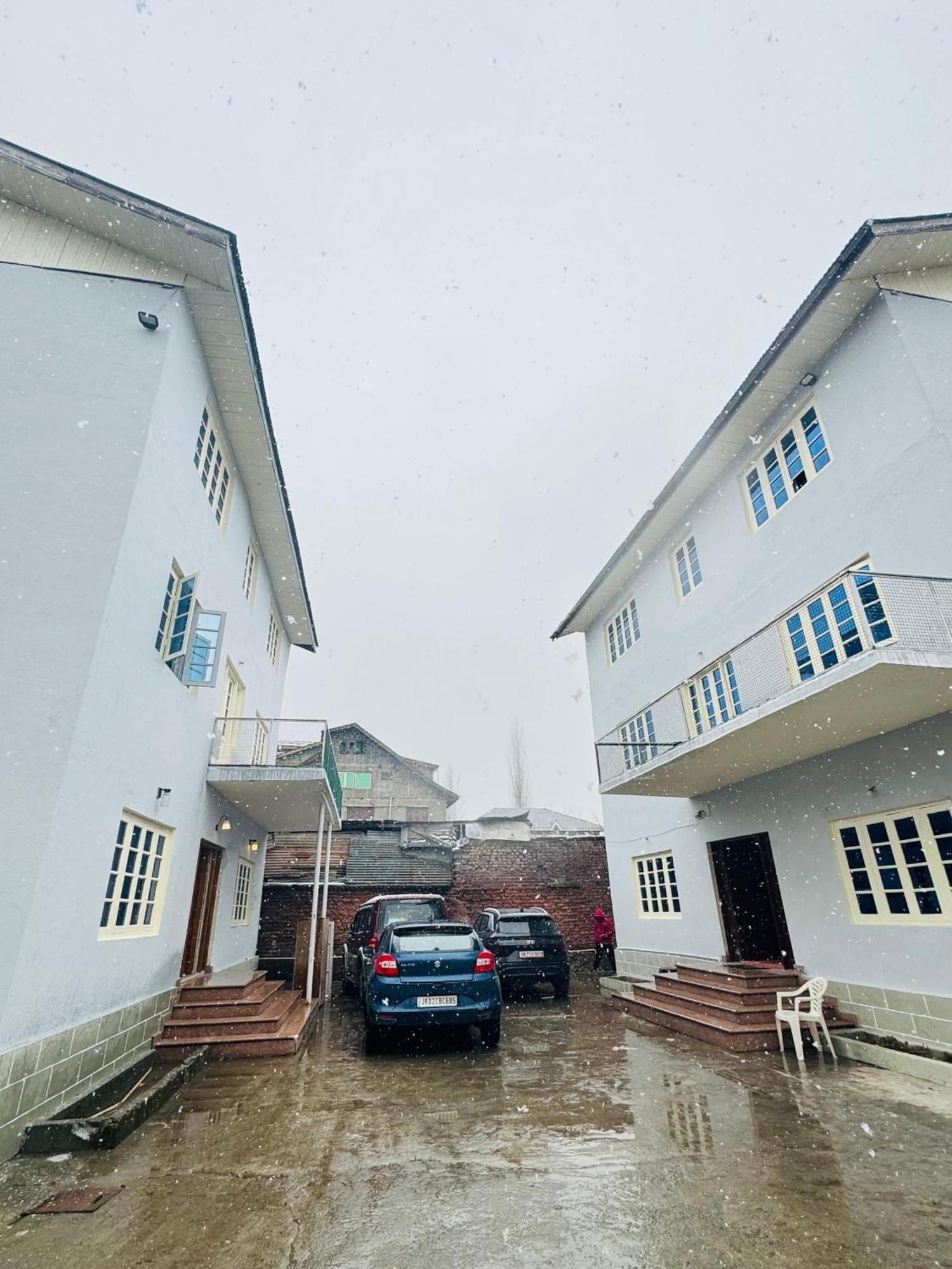 Olive Ventures, Royal Inn, Ritz Srīnagar Exterior foto